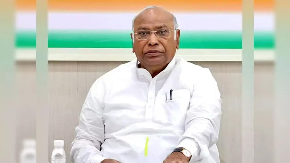 'Kharge family's trust given 19 acres of govt land for free,' BJP fires fresh land scam charge at Siddaramaiah 'Kharge family's trust given 19 acres of govt land for free,' BJP fires fresh land scam charge at Siddaramaiah