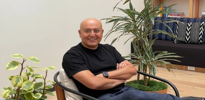 Talking about the journey of Hotmail, Bhatia said he was rejected by 18 VCs, before he could secure $300,000 from the 19th VC, Drape Facer, who understood his idea. Talking about the journey of Hotmail, Bhatia said he was rejected by 18 VCs, before he could secure $300,000 from the 19th VC, Drape Facer, who understood his idea.