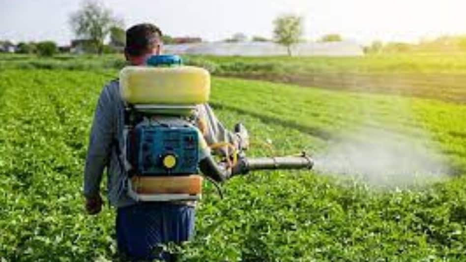 The Kisan Credit Card (KCC) Scheme was established in 1998. It allows for a maximum credit limit of Rs 3 lakh. The Kisan Credit Card (KCC) Scheme was established in 1998. It allows for a maximum credit limit of Rs 3 lakh.