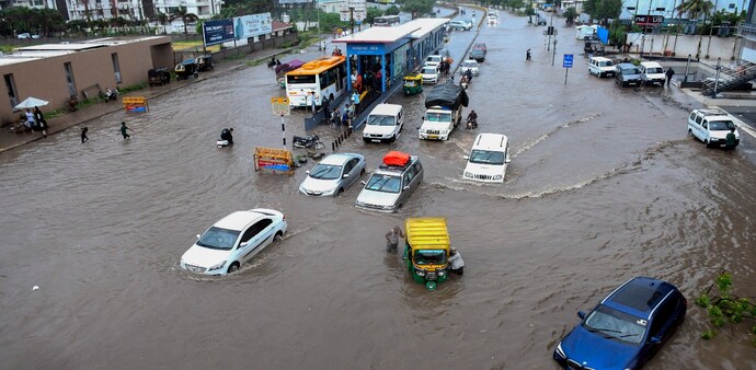 In its latest forecast, the IMD has highlighted that West and Central India will experience fairly widespread to widespread light to moderate rainfall over the next six days. In its latest forecast, the IMD has highlighted that West and Central India will experience fairly widespread to widespread light to moderate rainfall over the next six days.