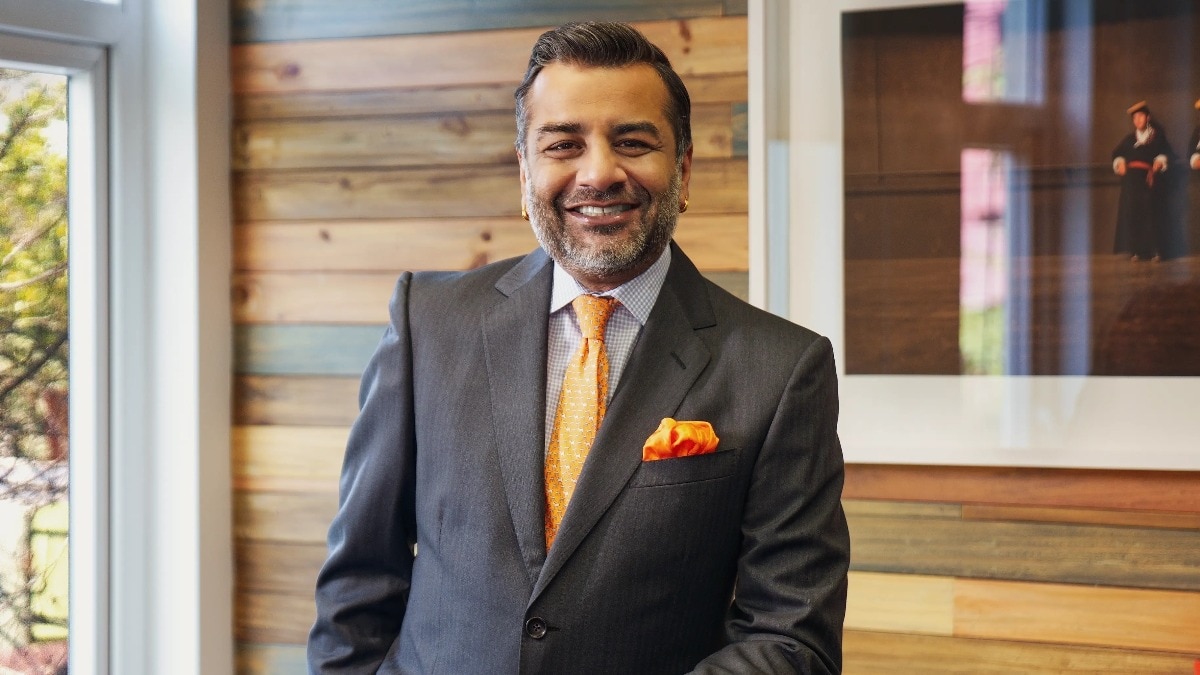 Samir Modi, former Executive Director of the KK Modi Group’s flagship company was proposed to be ousted by the opposing camp led by his mother Bina Modi. Samir Modi, former Executive Director of the KK Modi Group’s flagship company was proposed to be ousted by the opposing camp led by his mother Bina Modi.