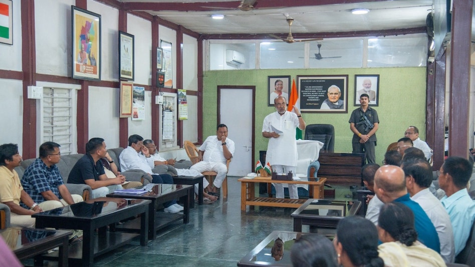 Manipur CM calls emergency cabinet meeting amid renewed violence in the state Manipur CM calls emergency cabinet meeting amid renewed violence in the state