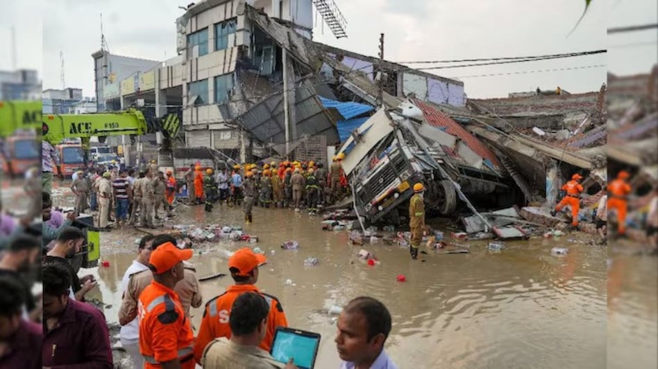 Uttar Pradesh: 5 dead, several trapped as building collapses in Lucknow Uttar Pradesh: 5 dead, several trapped as building collapses in Lucknow