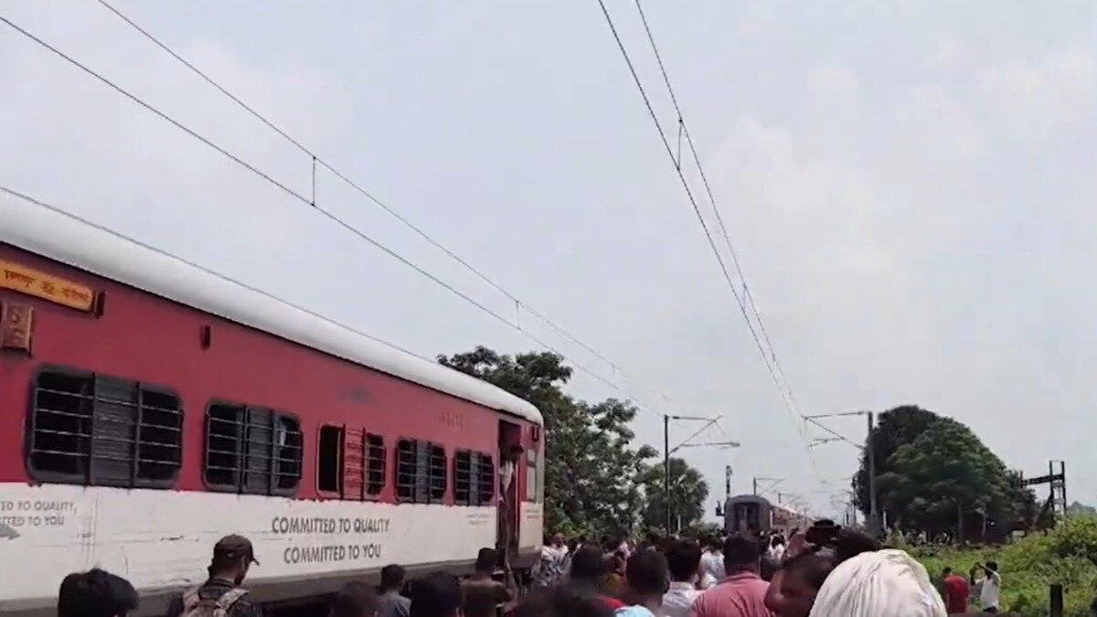 Magadh Express train splits in two near Bihar's Buxar