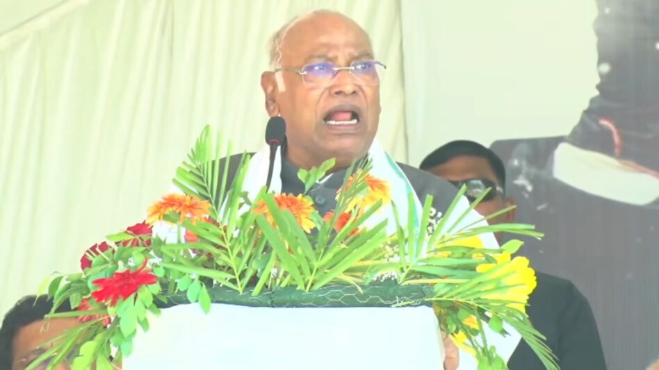 Kharge's blistering speech went further, mocking the BJP's claim of winning over 400 seats in the Lok Sabha. Kharge's blistering speech went further, mocking the BJP's claim of winning over 400 seats in the Lok Sabha.