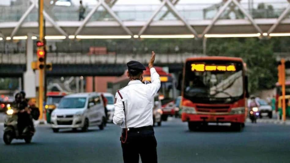 Kejriwal government provides major relief: Traffic violation fines cut by 50% to facilitate quick settlements Kejriwal government provides major relief: Traffic violation fines cut by 50% to facilitate quick settlements
