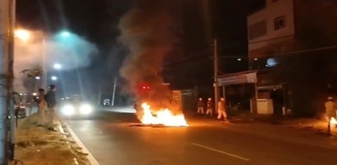 Violence broke out after stone pelting at Ganesh idol procession in Mandya Violence broke out after stone pelting at Ganesh idol procession in Mandya