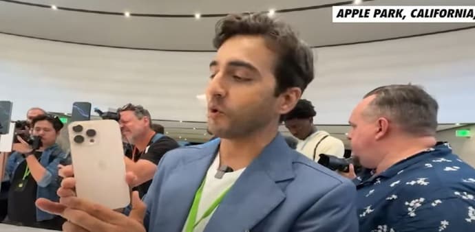 Apple iPhone 16 Pro Max Apple iPhone 16 Pro Max