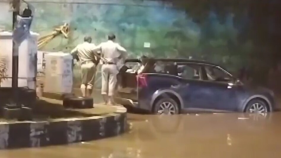 SUV gets submerged in Faridabad underpass SUV gets submerged in Faridabad underpass