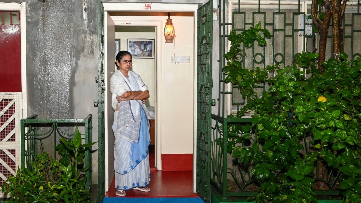 'No live streaming or videography': Mamata Banerjee sends 'final' invite to protesting doctors for talks today