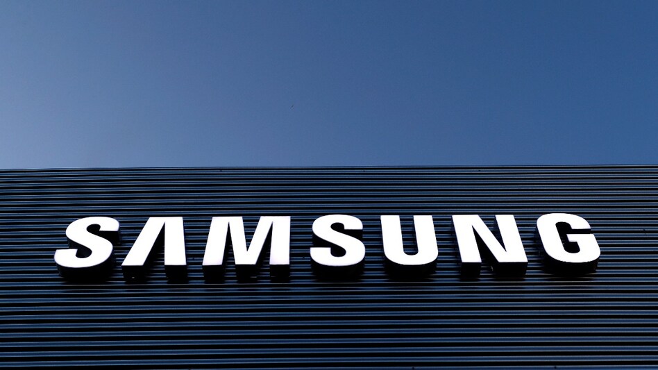 Samsung plant protest: Police detain 104 workers in Chennai Samsung plant protest: Police detain 104 workers in Chennai