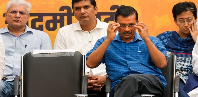 Arvind Kejriwal is likely to tender his resignation today Arvind Kejriwal is likely to tender his resignation today
