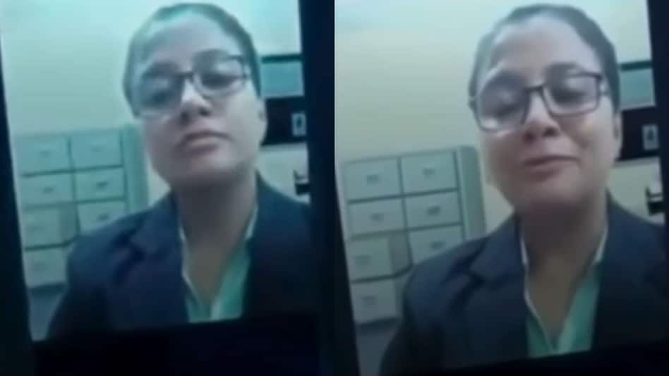 Student proposes teacher online (@tv1indialive) Student proposes teacher online (@tv1indialive)