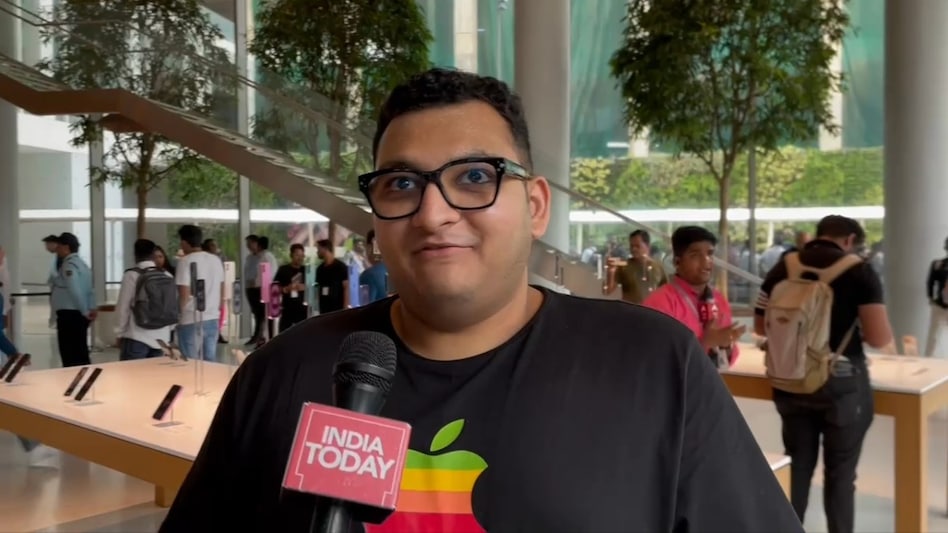 First customer to buy iPhone 16 series in Mumbai's Apple BKC First customer to buy iPhone 16 series in Mumbai's Apple BKC