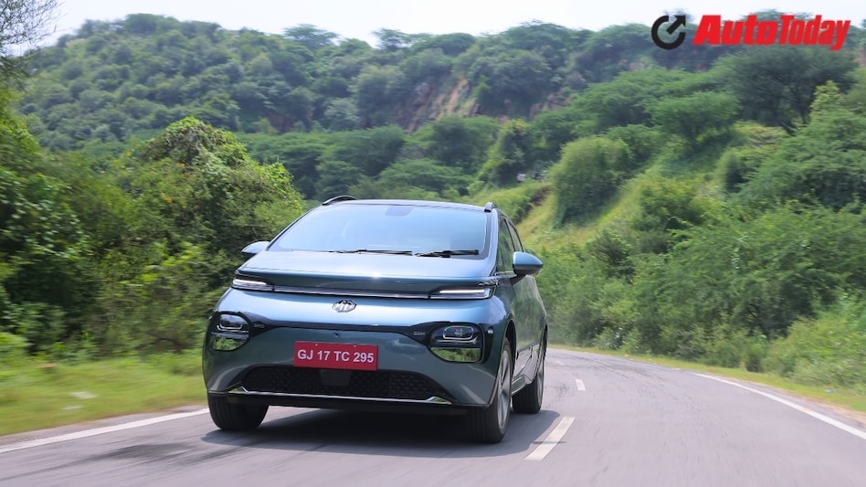 MG offers the Windsor in four distinct colors: Starburst Black, Pearl White, Clay Beige, and Turquoise Green, ensuring a palette that suits diverse tastes. MG offers the Windsor in four distinct colors: Starburst Black, Pearl White, Clay Beige, and Turquoise Green, ensuring a palette that suits diverse tastes.