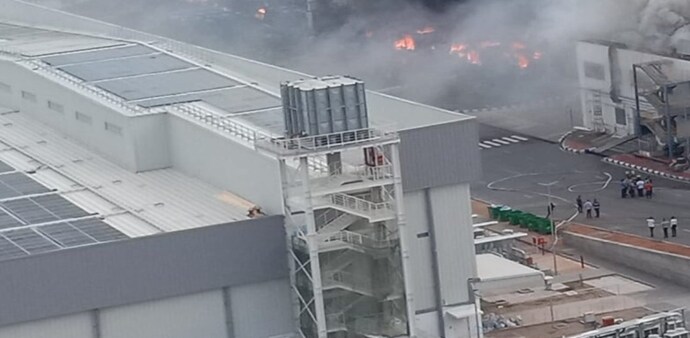 More than 100 police personnel were deployed to the scene, instructing all workers to vacate the facility as a precaution. More than 100 police personnel were deployed to the scene, instructing all workers to vacate the facility as a precaution.