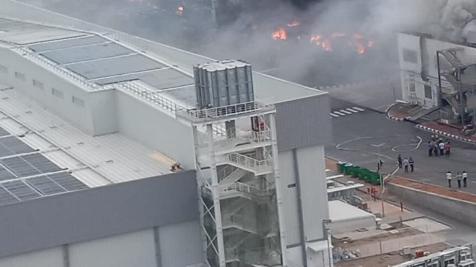 More than 100 police personnel were deployed to the scene, instructing all workers to vacate the facility as a precaution. More than 100 police personnel were deployed to the scene, instructing all workers to vacate the facility as a precaution.