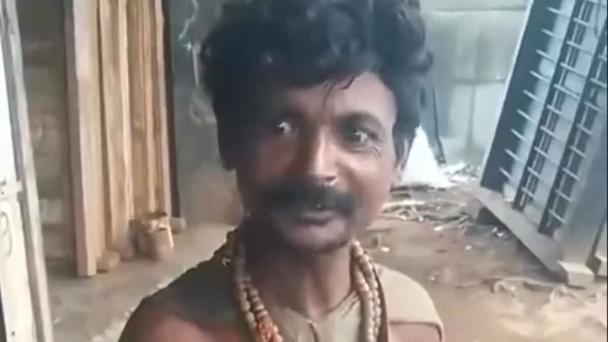 A heartwarming video is going viral on social media, showing a scrap dealer surprising his son with multiple iPhones, including the latest iPhone 16. A heartwarming video is going viral on social media, showing a scrap dealer surprising his son with multiple iPhones, including the latest iPhone 16.