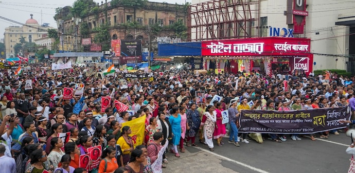 RG Kar case: Junior doctors come out in thousands to protest on Mahalaya RG Kar case: Junior doctors come out in thousands to protest on Mahalaya