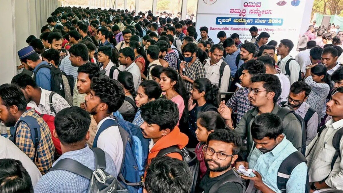 Candidates ring up toll centre for enquiries, 44% of those who called are graduate students Candidates ring up toll centre for enquiries, 44% of those who called are graduate students