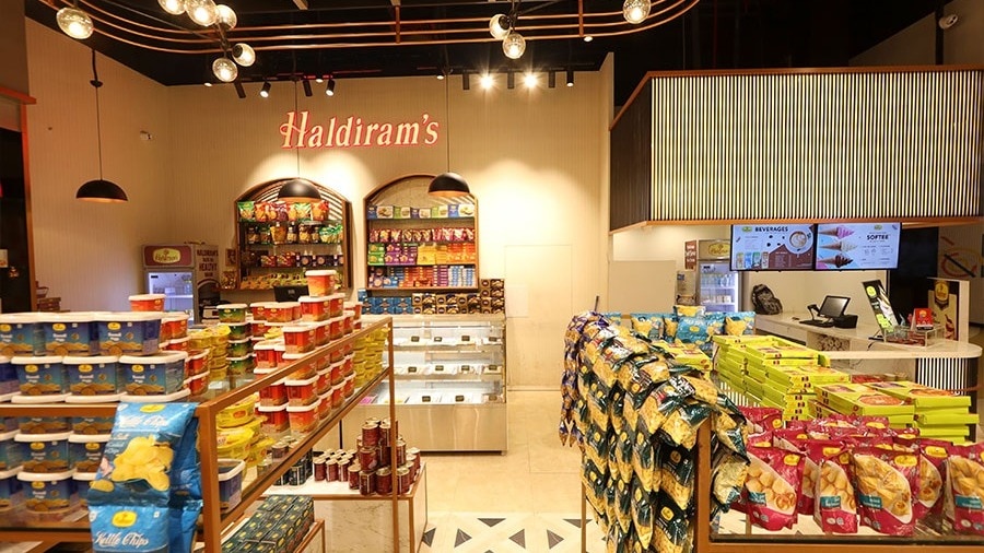 હલ્દીરામનો હિસ્સો વેચાઈ રહ્યો છે, 10% હિસ્સા માટે સોદો અંતિમ તબક્કામાં 3 Temasek in talks to pick minority stake in Haldiram's at $11 billion valuation: Report - BusinessToday