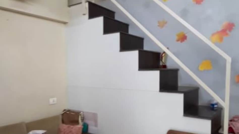 The chawl, located in a prime area of Mumbai, is a traditional type of tenement housing that is often associated with lower-income families. The chawl, located in a prime area of Mumbai, is a traditional type of tenement housing that is often associated with lower-income families.