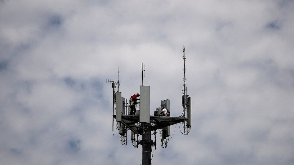 Cell tower (file photo) Cell tower (file photo)