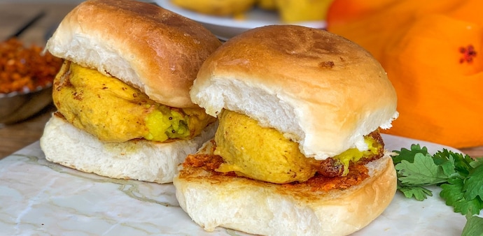Sachdeva’s video, which has already garnered over 10 million views, documents his experience of spending a day selling the popular Indian snack. Sachdeva’s video, which has already garnered over 10 million views, documents his experience of spending a day selling the popular Indian snack.