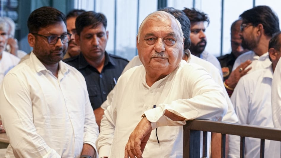 In a press conference, Hooda alleged that Congress was leading in postal ballots, but the party’s advantage waned once Electronic Voting Machine (EVM) results were tallied. In a press conference, Hooda alleged that Congress was leading in postal ballots, but the party’s advantage waned once Electronic Voting Machine (EVM) results were tallied.