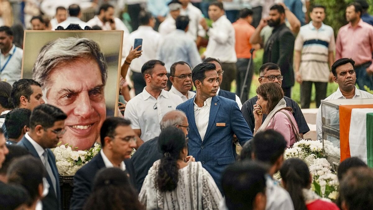 Ratan Tata’s mortal remains were transported from the NCPA to Worli for his final rites. Ratan Tata’s mortal remains were transported from the NCPA to Worli for his final rites.