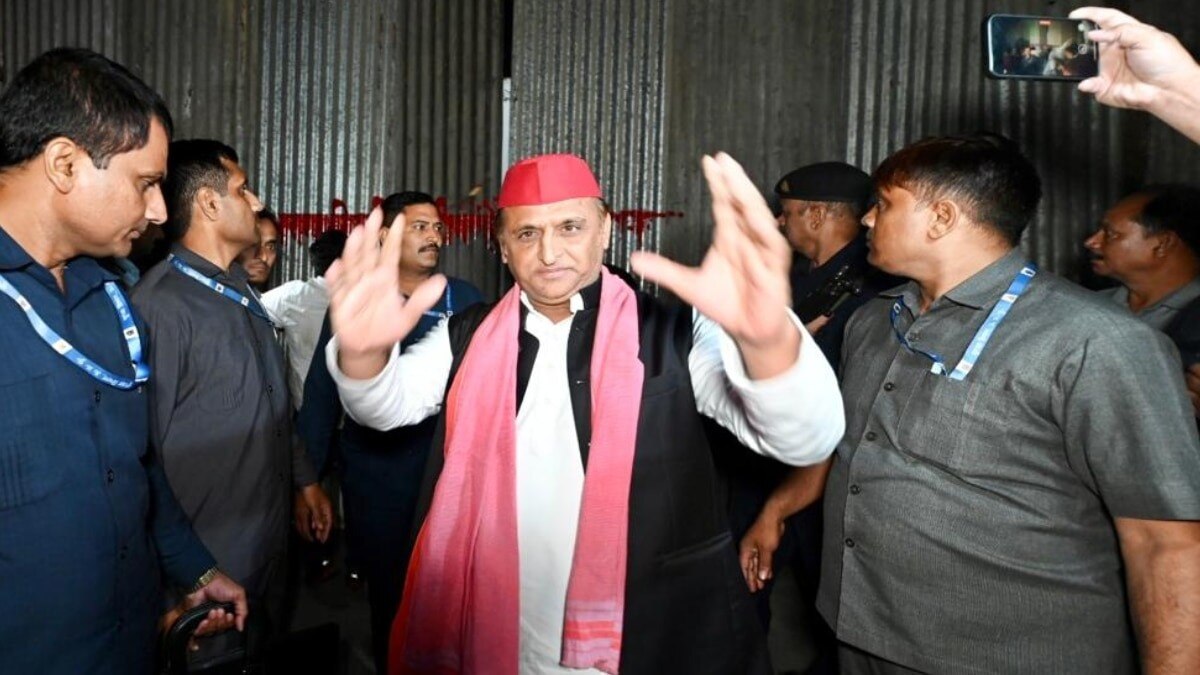 Akhilesh Yadav pointed out that many socialist leaders, like Kumar, are currently supporting the government. Akhilesh Yadav pointed out that many socialist leaders, like Kumar, are currently supporting the government.
