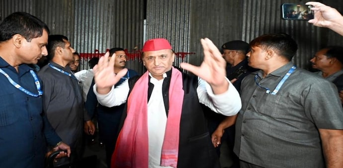 Akhilesh Yadav pointed out that many socialist leaders, like Kumar, are currently supporting the government. Akhilesh Yadav pointed out that many socialist leaders, like Kumar, are currently supporting the government.