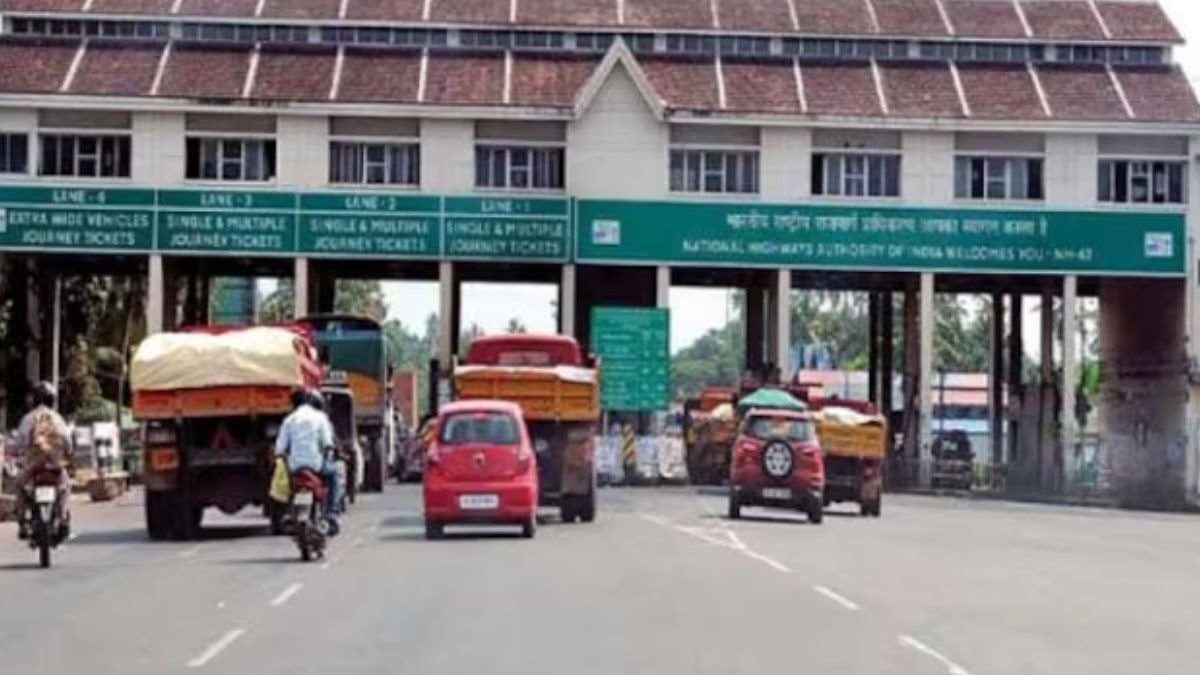 The toll waiver will come into effect from 12 am tonight and applies to toll booths at Dahisar, Mulund, Vashi, Airoli and Tinhath Naka. The toll waiver will come into effect from 12 am tonight and applies to toll booths at Dahisar, Mulund, Vashi, Airoli and Tinhath Naka.
