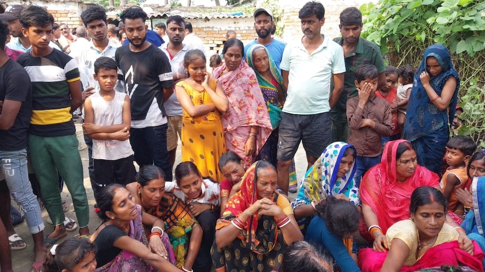 According to local police officers, more than 25 people from both districts are battling for their lives at various hospitals in Siwan, Saran and Patna districts. According to local police officers, more than 25 people from both districts are battling for their lives at various hospitals in Siwan, Saran and Patna districts.