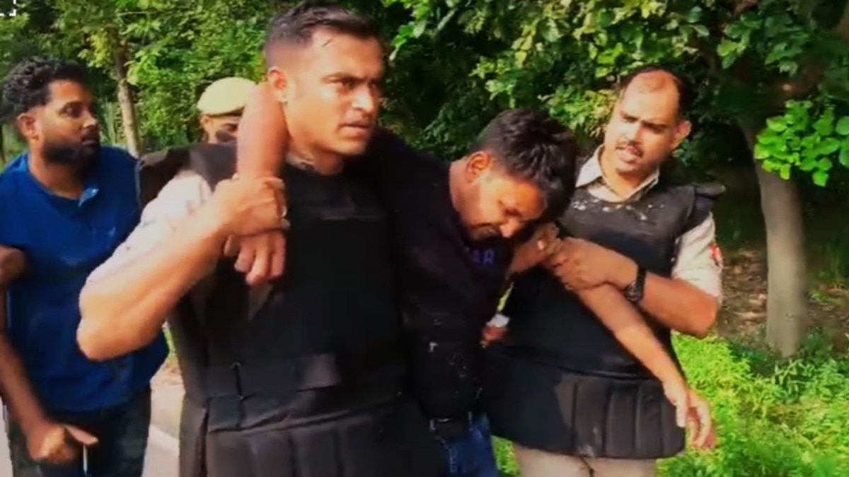 'Galti hogayi sir.. Hum bhaagna chah rahe the': Bahraich murder accused apologises to UP Police after being shot 'Galti hogayi sir.. Hum bhaagna chah rahe the': Bahraich murder accused apologises to UP Police after being shot