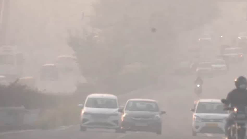 Delhi breathes hazardous air as AQI declines to 'very poor,' at 334 Delhi breathes hazardous air as AQI declines to 'very poor,' at 334