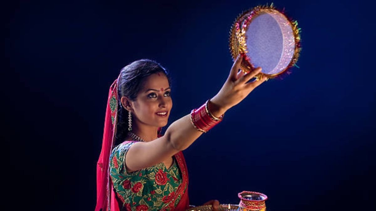 Happy Karwa Chauth 2025 50+ wishes, WhatsApp messages to share, city