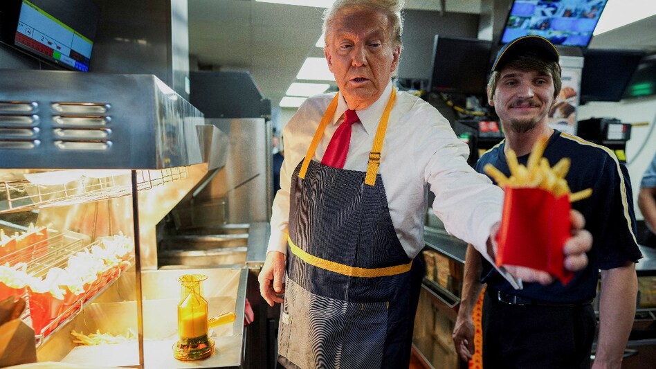 'It was staged': Netizens react after Donald Trump makes '15 mins' jibe at Kamala Harris while making fries at McDonald's 'It was staged': Netizens react after Donald Trump makes '15 mins' jibe at Kamala Harris while making fries at McDonald's