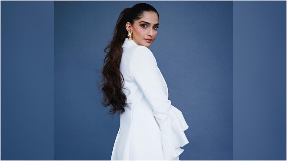 Rhythm House, a 3,600-square-foot landmark in Mumbai’s Kala Ghoda district, was a cultural hub that hosted legendary musicians and Bollywood stars before its closure. Rhythm House, a 3,600-square-foot landmark in Mumbai’s Kala Ghoda district, was a cultural hub that hosted legendary musicians and Bollywood stars before its closure.