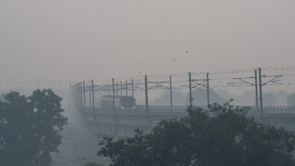 Delhi air pollution soars; AQI dips to 354 Delhi air pollution soars; AQI dips to 354