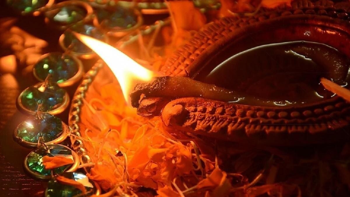 Diwali 2024: The stock exchanges, BSE and NSE, will conduct a special one-hour trading session known as ‘Muhurat Trading’ on Friday, November 1, 2024 Diwali 2024: The stock exchanges, BSE and NSE, will conduct a special one-hour trading session known as ‘Muhurat Trading’ on Friday, November 1, 2024