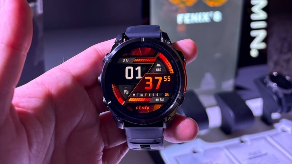 Garmin ने AMOLED डिस्प्ले और सोलर-चार्जिंग से चलने वाली दो नई स्मार्टवॉच की लॉन्च, फुल चार्ज पर 48 दिनों तक चलेगी बैटरी - Garmin launches two new smartwatches with AMOLED display and solar-charging, battery will last for 48 days on full charge