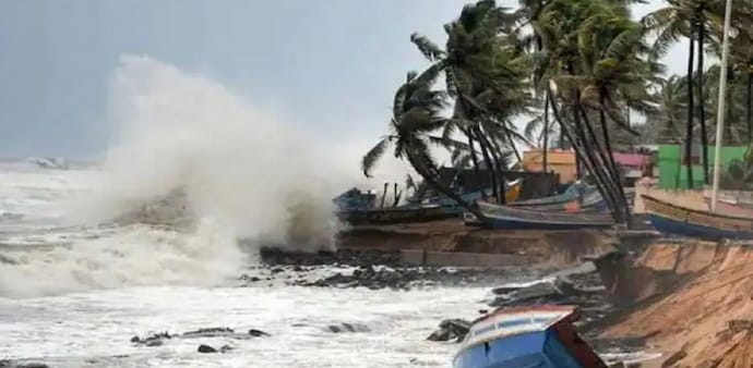 Currently, cyclone 'Dana' is around 460 km southeast of Paradip and 490 km south-southeast of Dhamra and 540 km south-southeast of Sagar Island. Currently, cyclone 'Dana' is around 460 km southeast of Paradip and 490 km south-southeast of Dhamra and 540 km south-southeast of Sagar Island.