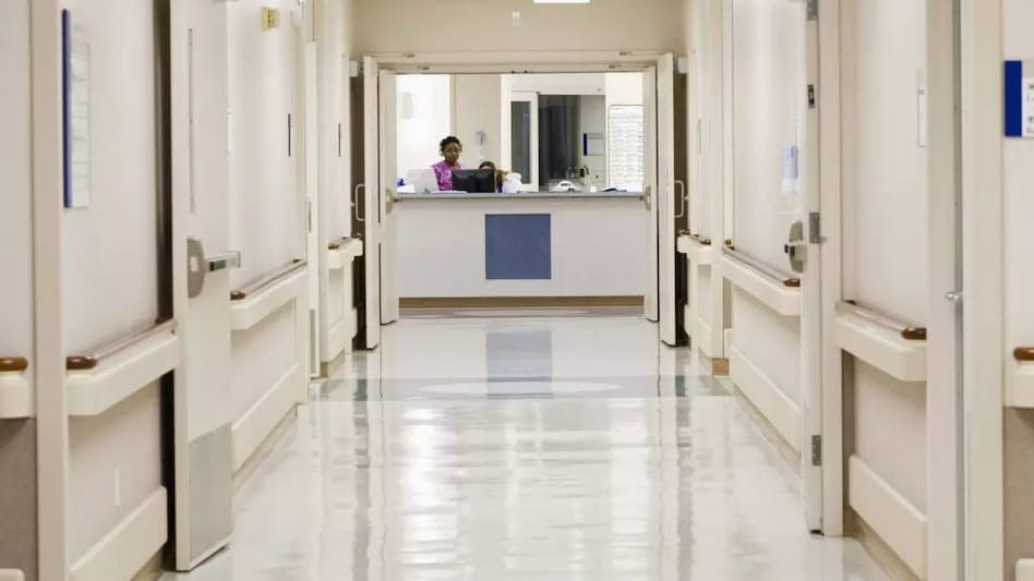 Understanding the distinction between network and non-network hospitals is critical for anyone with health insurance because it affects both the treatment process and prices. Understanding the distinction between network and non-network hospitals is critical for anyone with health insurance because it affects both the treatment process and prices.