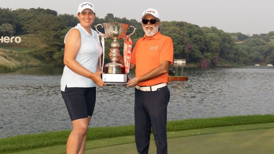 England’s Liz Young receives her Hero Women’s Indian Open trophy from Hero MotoCorp executive chairman Dr Pawan Munjal at the DLF Golf and Country Club in Gurgaon on Sunday. Image courtesy LET. England’s Liz Young receives her Hero Women’s Indian Open trophy from Hero MotoCorp executive chairman Dr Pawan Munjal at the DLF Golf and Country Club in Gurgaon on Sunday. Image courtesy LET.