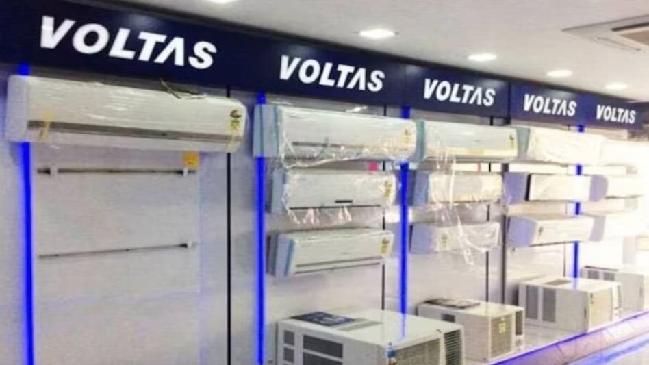 Voltas shares are trading lower than the 5 day, 10 day, 20 day, 30 day, 50 day and higher than the 100 day and 200 day moving averages. Voltas shares are trading lower than the 5 day, 10 day, 20 day, 30 day, 50 day and higher than the 100 day and 200 day moving averages.