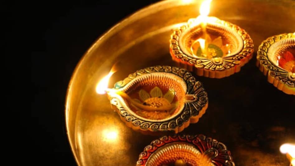 The Pradosh Kaal for Diwali rituals is from 5:36 pm to 8:11 pm, with Vrishabha Kaal from 6:20 pm to 8:15 pm. The Pradosh Kaal for Diwali rituals is from 5:36 pm to 8:11 pm, with Vrishabha Kaal from 6:20 pm to 8:15 pm.