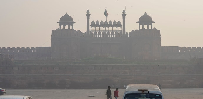 Areas like Anand Vihar experienced a drop in AQI to the "severe" level, with PM2.5 levels rising sharply. Areas like Anand Vihar experienced a drop in AQI to the "severe" level, with PM2.5 levels rising sharply.