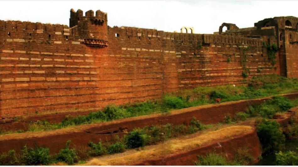 Waqf Board has claimed ownership over 53 historical monuments in Karnataka Waqf Board has claimed ownership over 53 historical monuments in Karnataka
