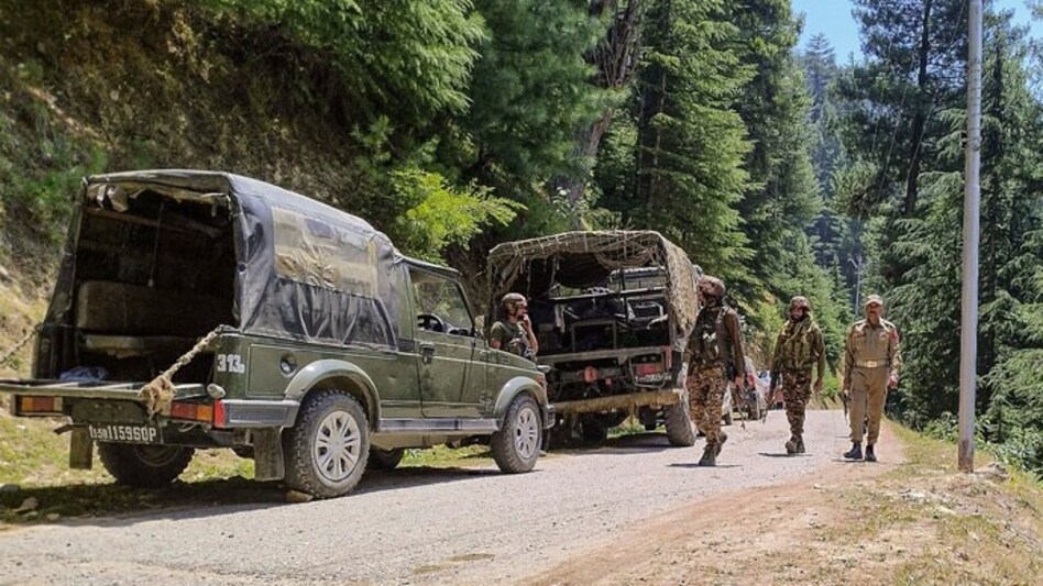 A jawan was killed and three other commandos were injured in an ongoing encounter in Kishtwar, Jammu and Kashmir. A jawan was killed and three other commandos were injured in an ongoing encounter in Kishtwar, Jammu and Kashmir.
